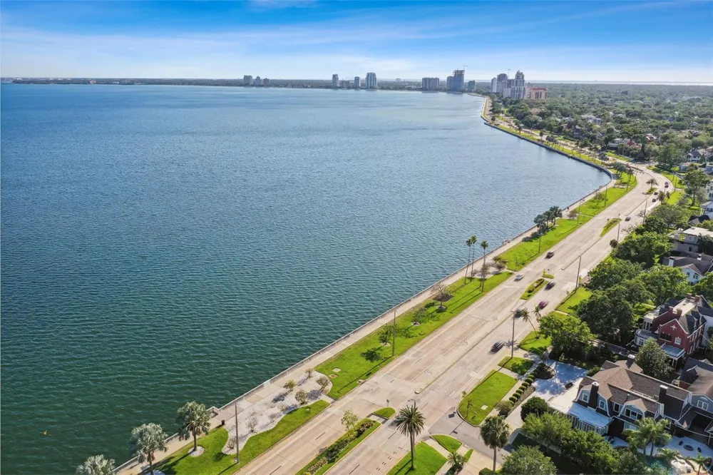 2413 BAYSHORE BOULEVARD #1904 Tampa, FL 33629