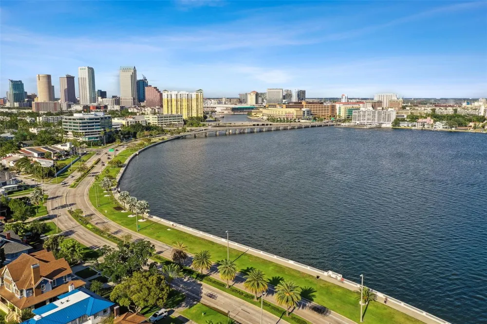 2413 BAYSHORE BOULEVARD #1904 Tampa, FL 33629