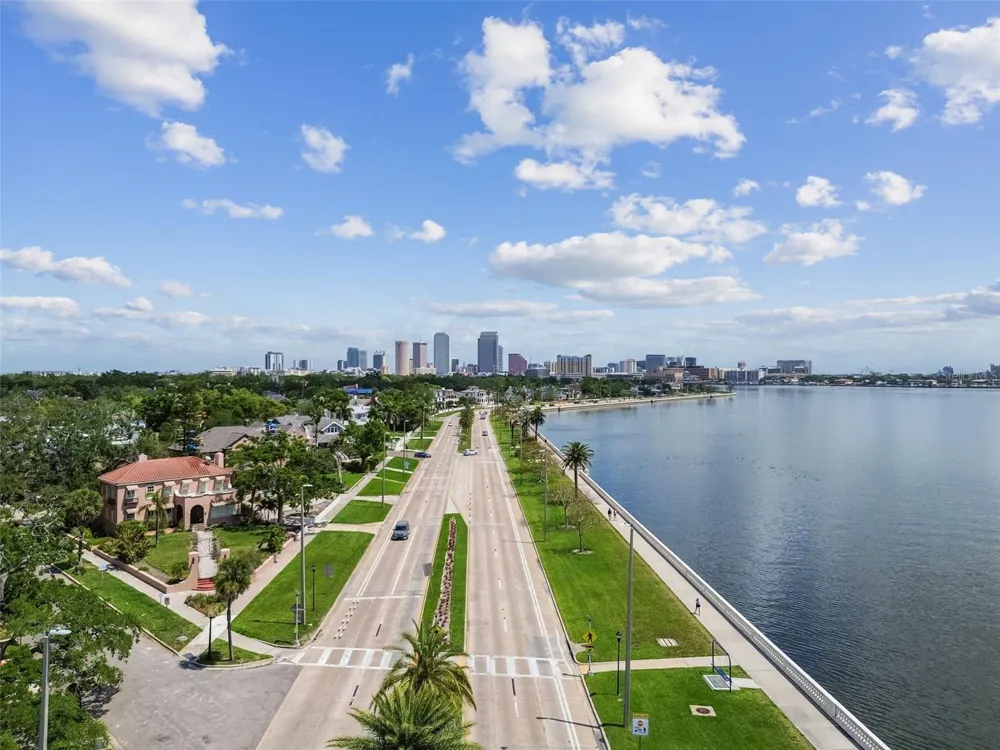 2413 BAYSHORE BOULEVARD #1904 Tampa, FL 33629