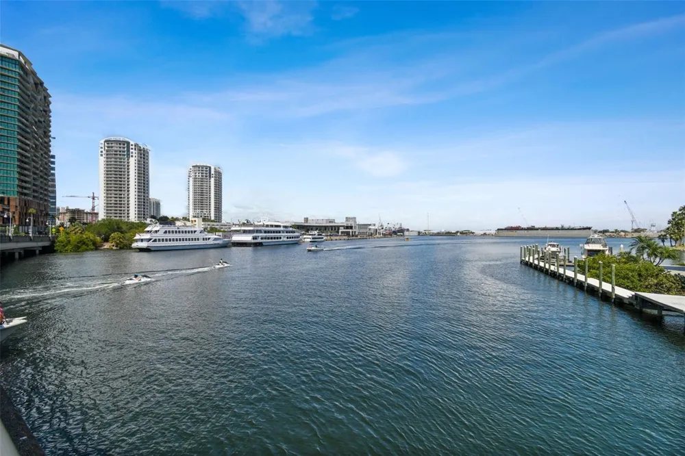 2413 BAYSHORE BOULEVARD #1904 Tampa, FL 33629