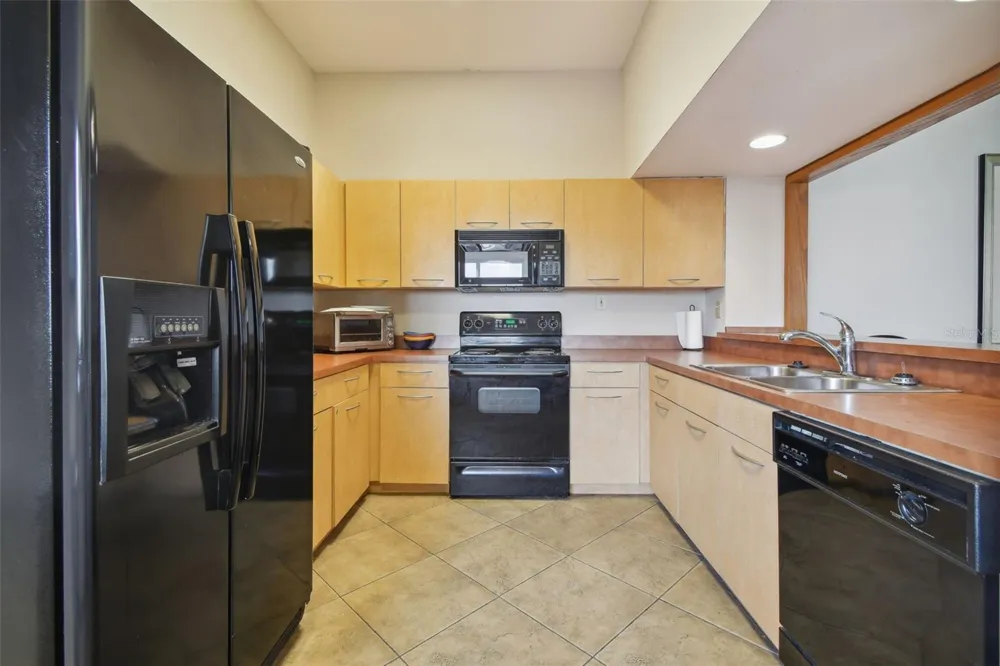 2413 BAYSHORE BOULEVARD #1904 Tampa, FL 33629