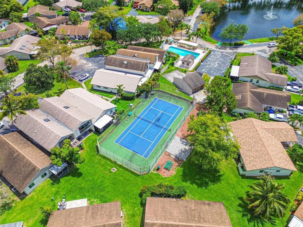 2146 Nova Village Drive Davie, FL 33317