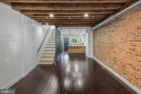 325 W LORRAINE AVENUE