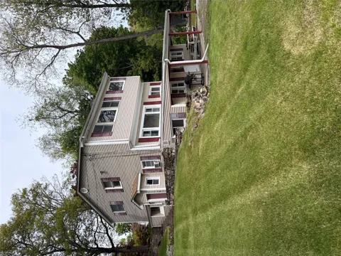 165 W Lakeshore Drive
