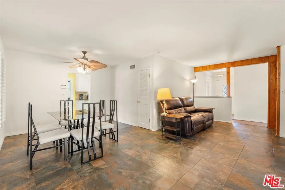 9313 Hayvenhurst Avenue North Hills, CA 91343