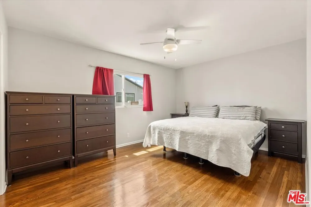 9313 Hayvenhurst Avenue North Hills, CA 91343