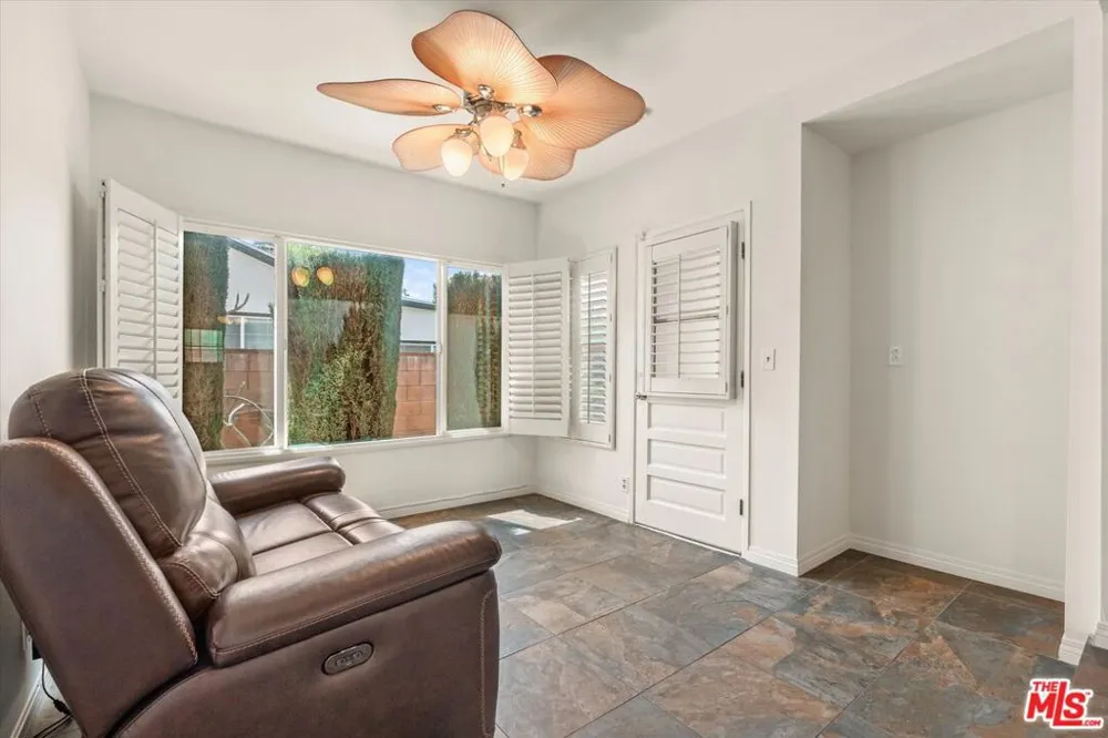 9313 Hayvenhurst Avenue North Hills, CA 91343