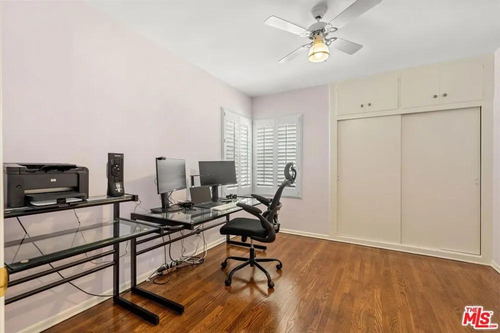 9313 Hayvenhurst Avenue North Hills, CA 91343