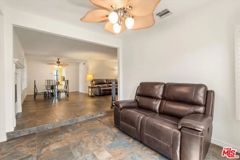 9313 Hayvenhurst Avenue North Hills, CA 91343