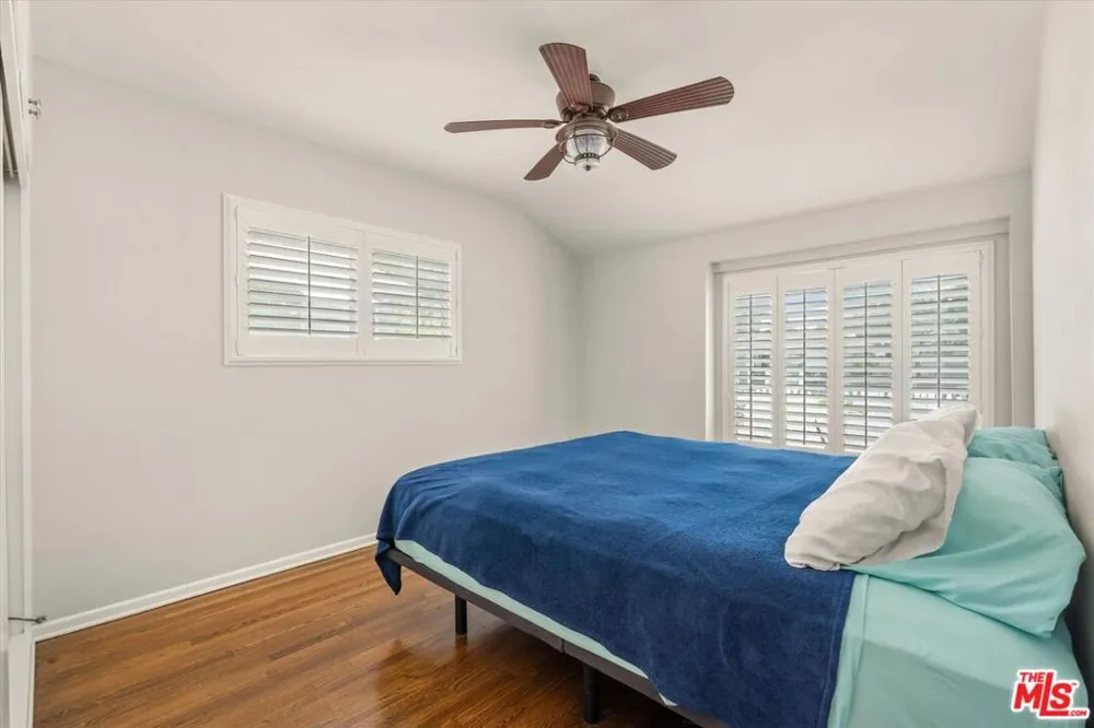 9313 Hayvenhurst Avenue North Hills, CA 91343