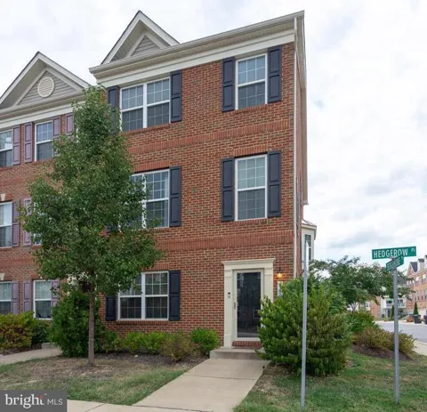 2866 HEDGEROW PLACE