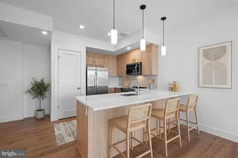 650 MONTGOMERY AVENUE #203