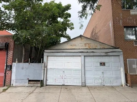 2407 Halsey Street