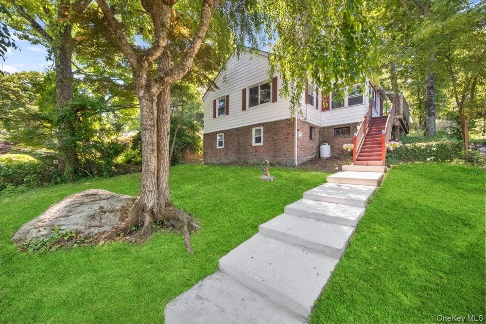 184 Lake Drive Lake Peekskill, NY 10537