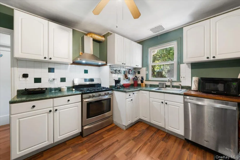184 Lake Drive Lake Peekskill, NY 10537
