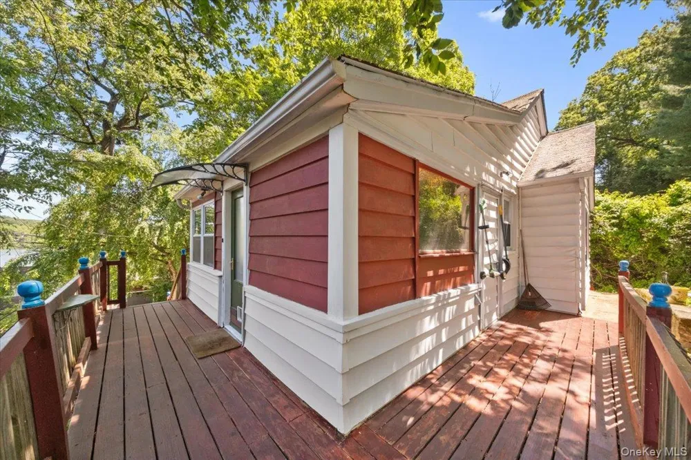 184 Lake Drive Lake Peekskill, NY 10537