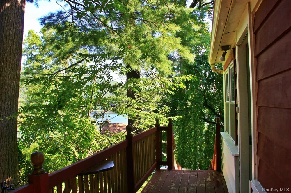 184 Lake Drive Lake Peekskill, NY 10537