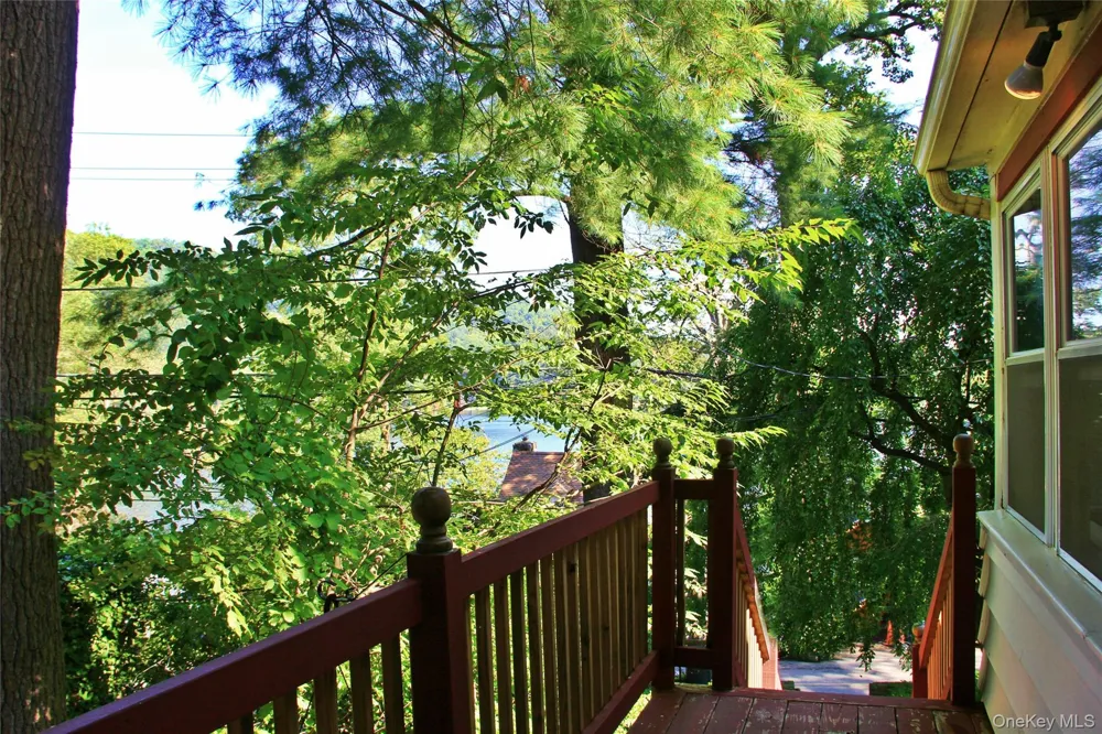 184 Lake Drive Lake Peekskill, NY 10537