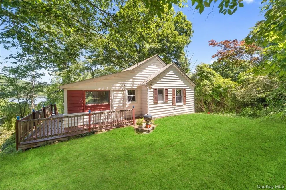 184 Lake Drive Lake Peekskill, NY 10537