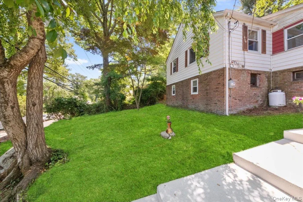 184 Lake Drive Lake Peekskill, NY 10537