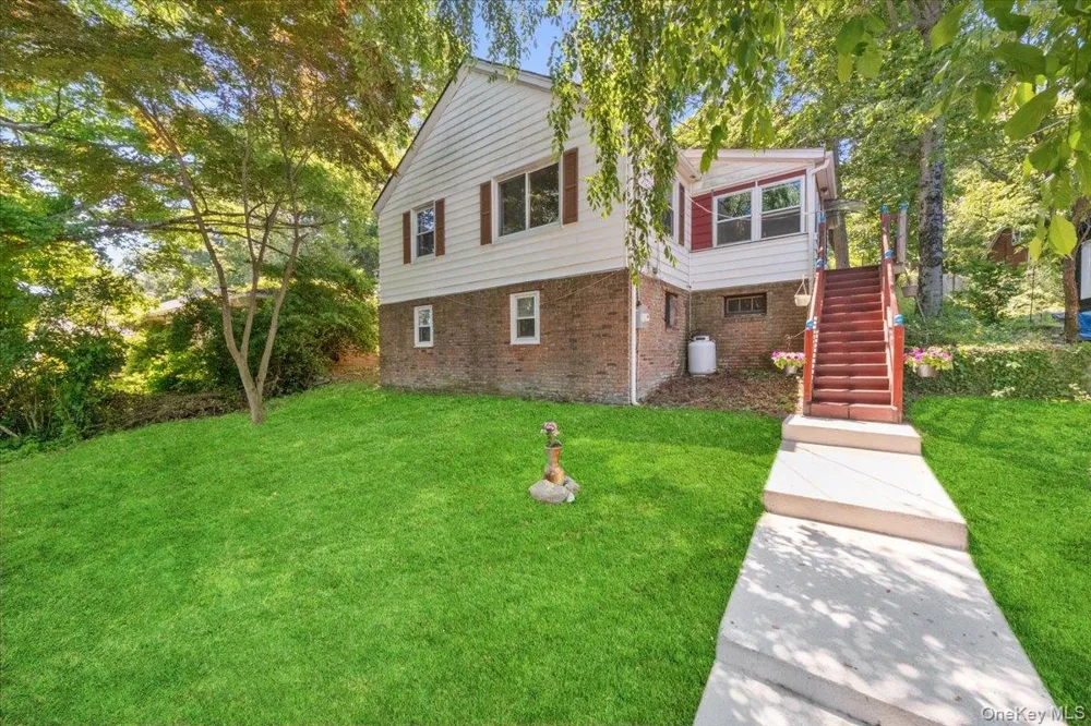 184 Lake Drive Lake Peekskill, NY 10537