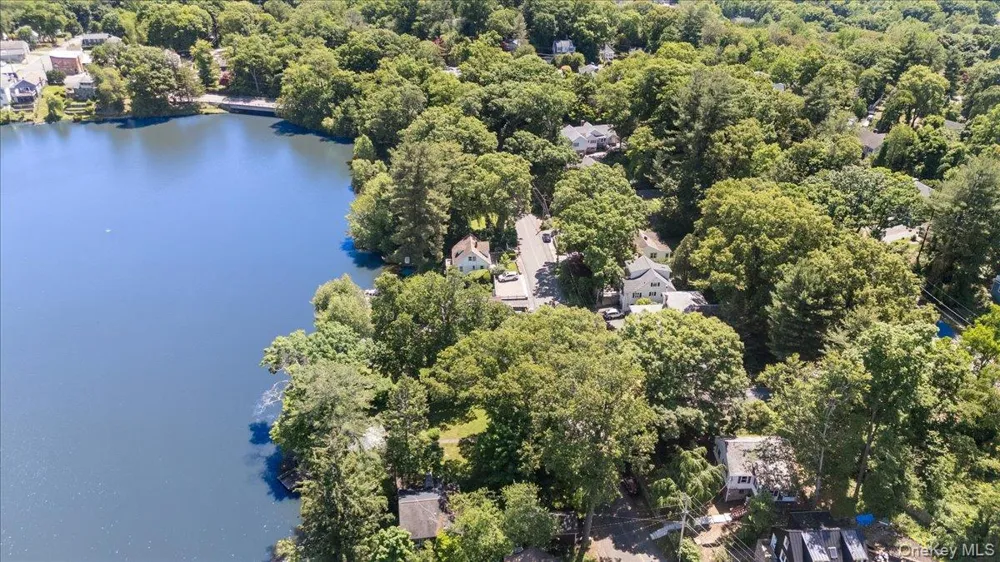 184 Lake Drive Lake Peekskill, NY 10537