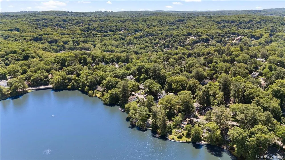 184 Lake Drive Lake Peekskill, NY 10537