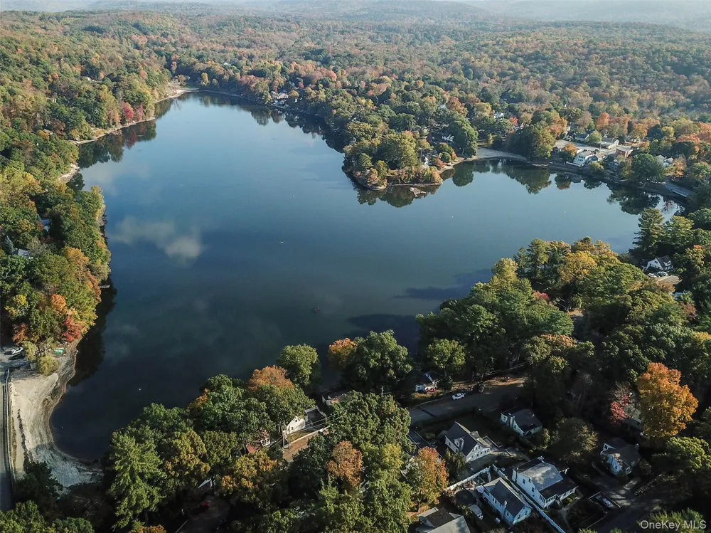 184 Lake Drive Lake Peekskill, NY 10537