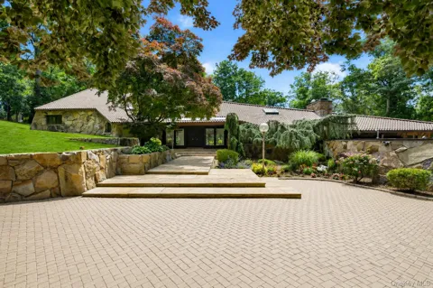 17 Forest Drive