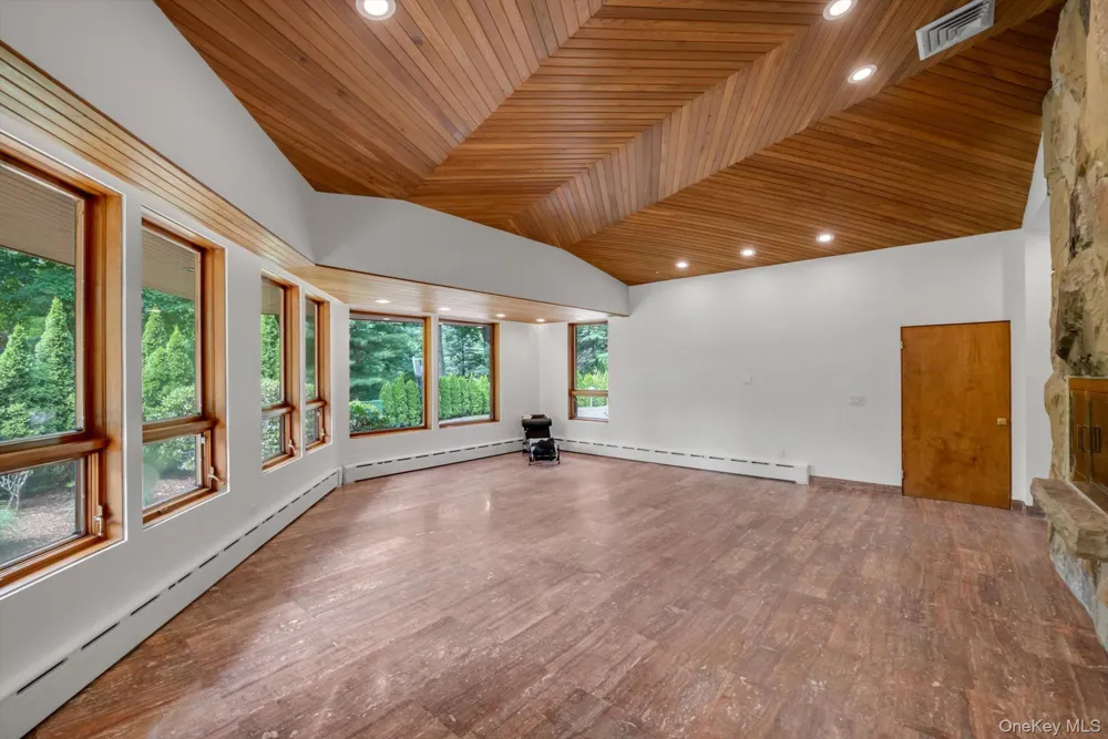 17 Forest Drive Sands Point, NY 11050