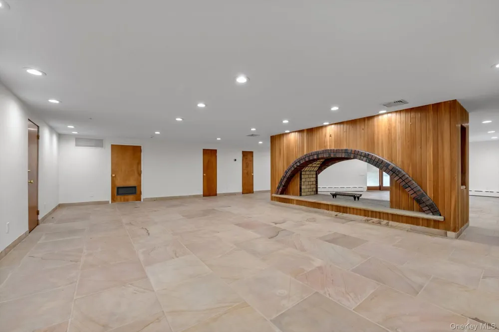 17 Forest Drive Sands Point, NY 11050