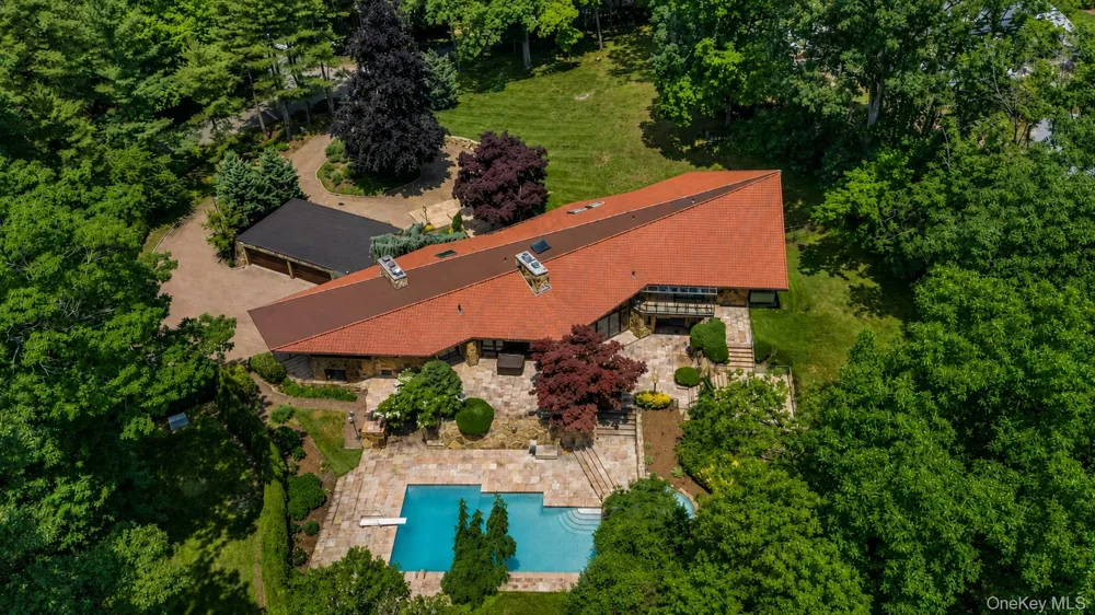 17 Forest Drive Sands Point, NY 11050