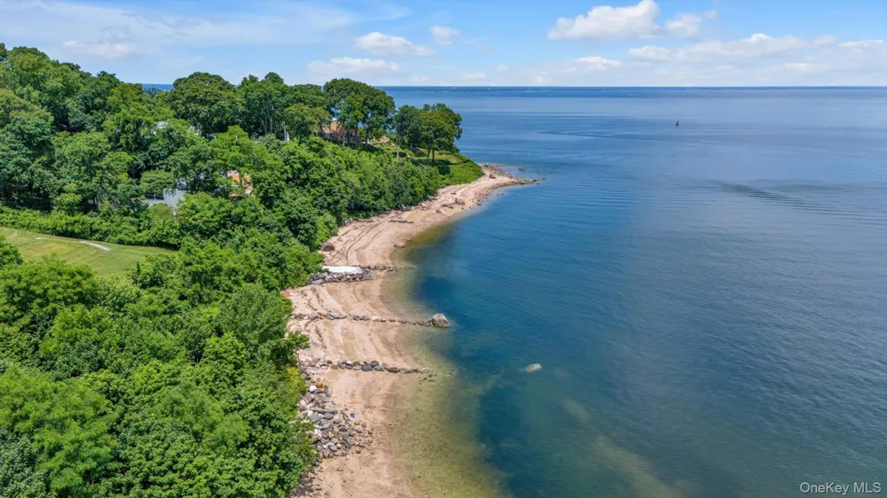 17 Forest Drive Sands Point, NY 11050