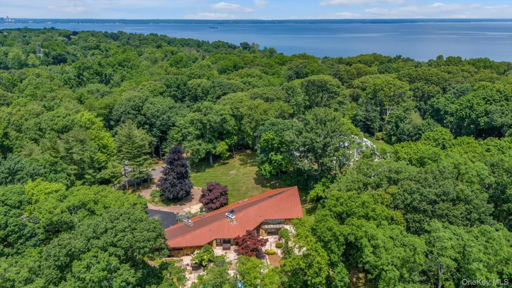 17 Forest Drive Sands Point, NY 11050