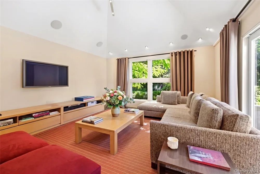 78 Old Church Lane Pound Ridge, NY 10576