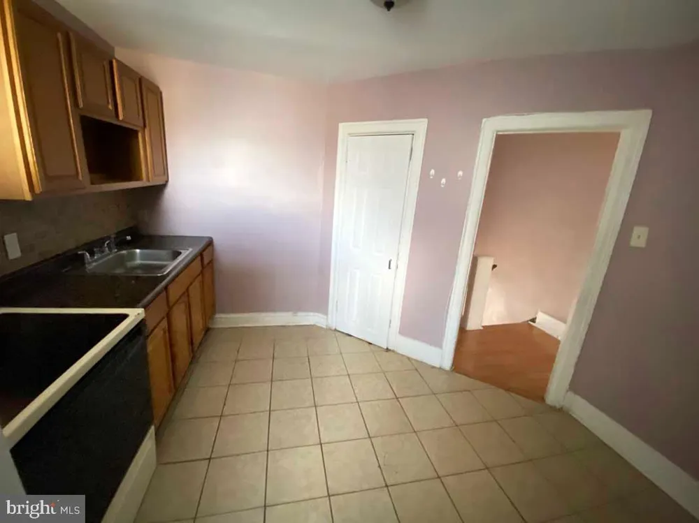 1833 W ROCKLAND STREET #2ND FL Philadelphia, PA 19141