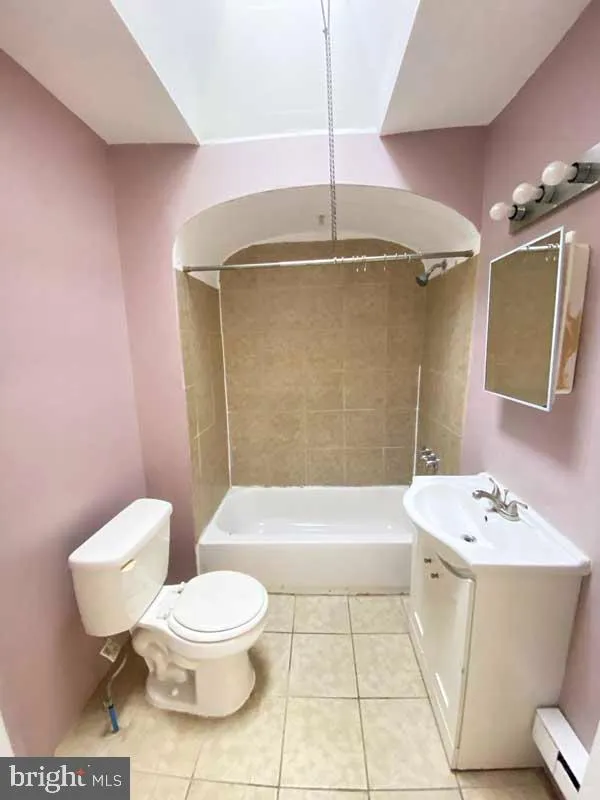 1833 W ROCKLAND STREET #2ND FL Philadelphia, PA 19141