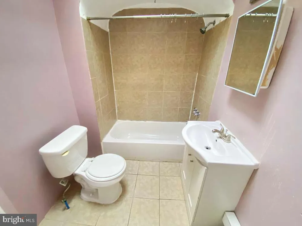 1833 W ROCKLAND STREET #2ND FL Philadelphia, PA 19141