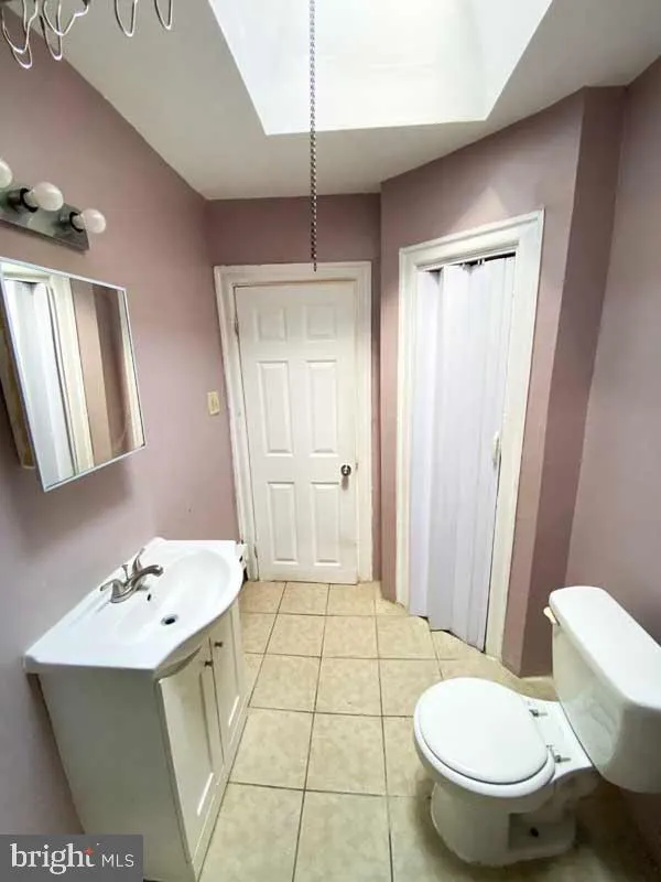 1833 W ROCKLAND STREET #2ND FL Philadelphia, PA 19141