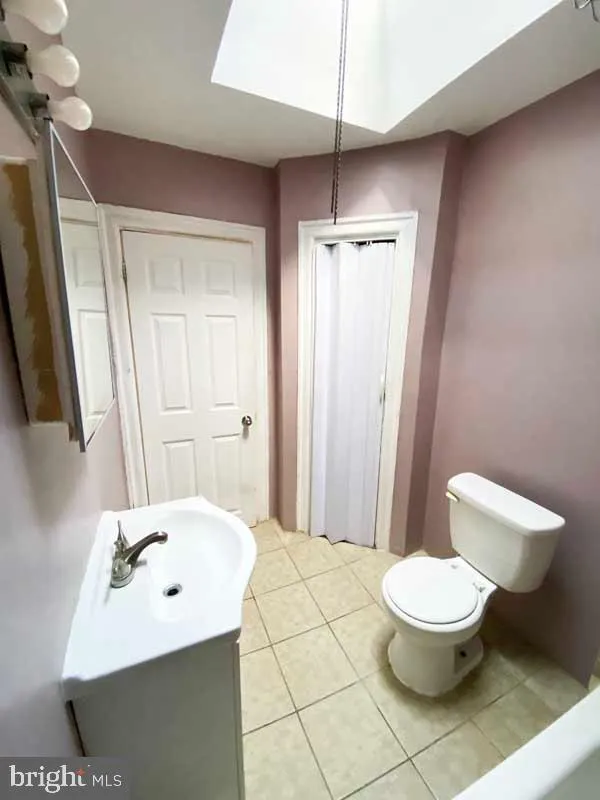 1833 W ROCKLAND STREET #2ND FL Philadelphia, PA 19141