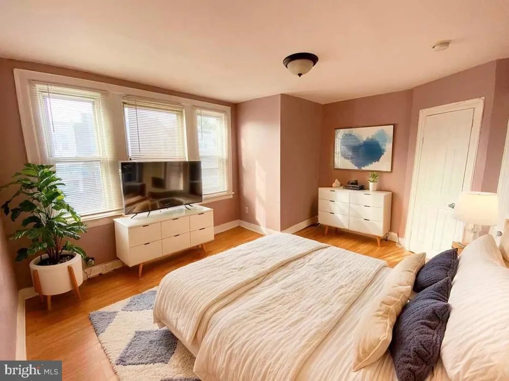 1833 W ROCKLAND STREET #2ND FL Philadelphia, PA 19141