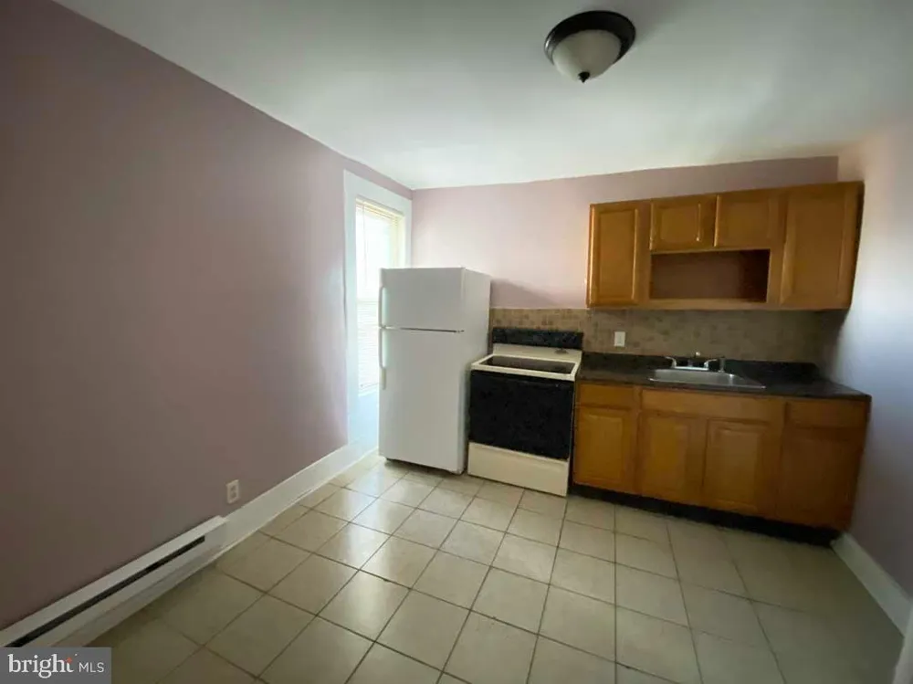 1833 W ROCKLAND STREET #2ND FL Philadelphia, PA 19141