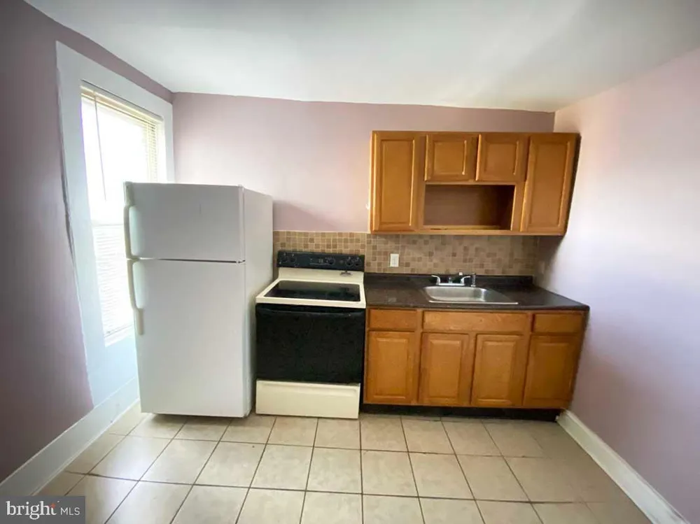 1833 W ROCKLAND STREET #2ND FL Philadelphia, PA 19141