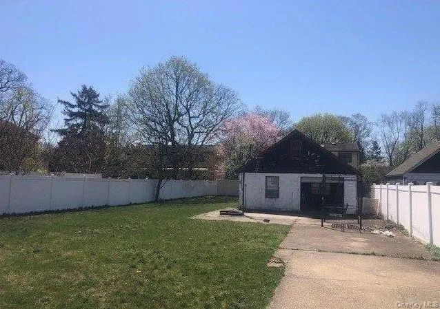 7 Walters Avenue Syosset, NY 11791