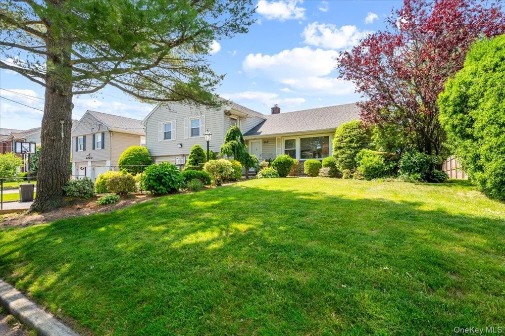 842 Fiske Street Woodmere, NY 11598