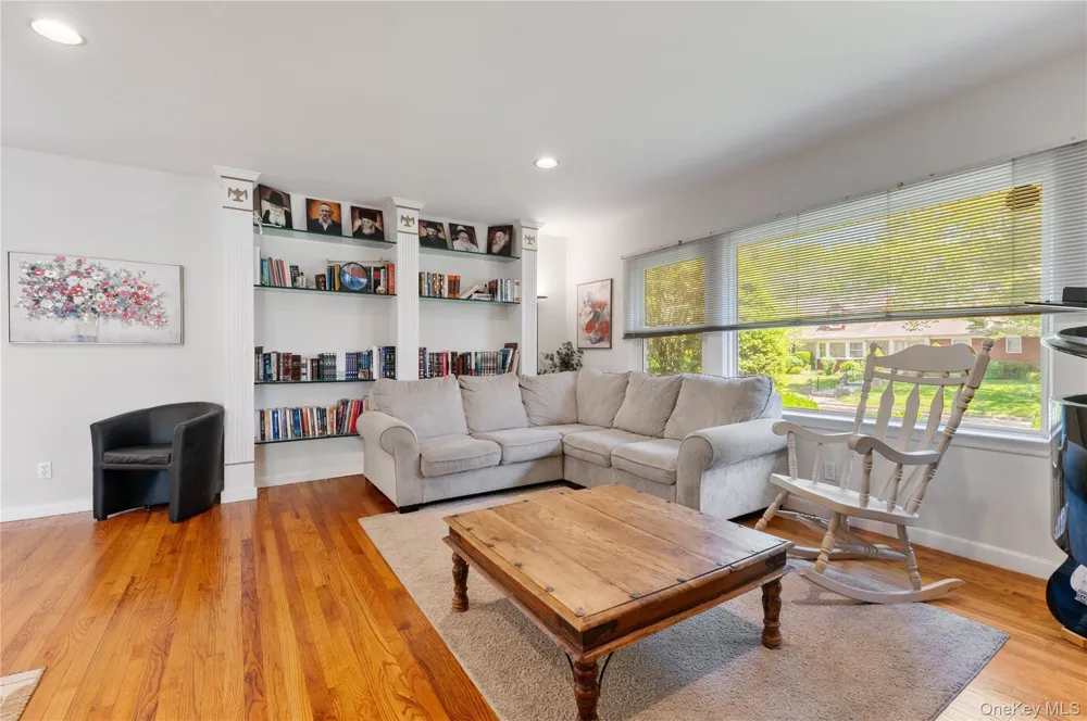 842 Fiske Street Woodmere, NY 11598