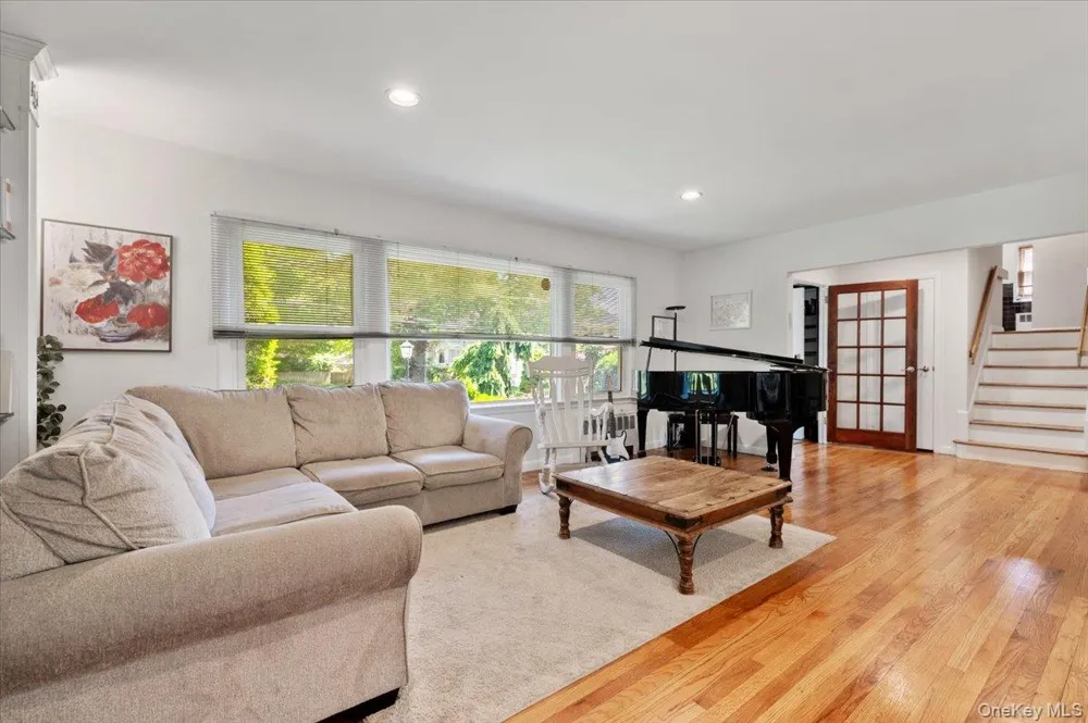 842 Fiske Street Woodmere, NY 11598