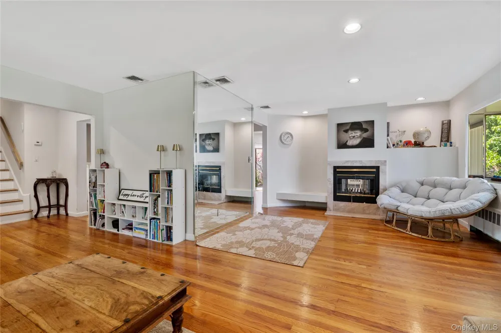 842 Fiske Street Woodmere, NY 11598