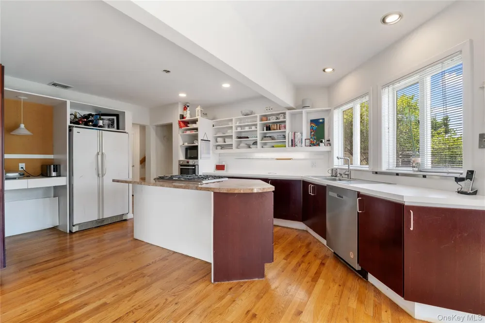 842 Fiske Street Woodmere, NY 11598