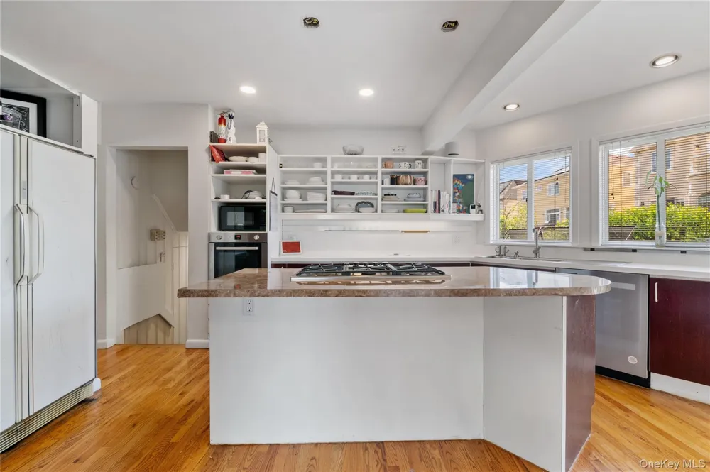 842 Fiske Street Woodmere, NY 11598